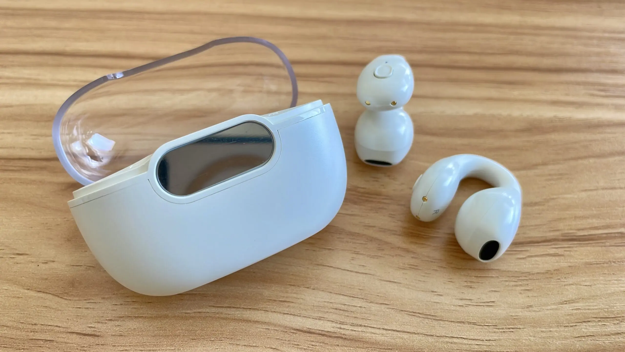 3COINSのオープンイヤーイヤカフイヤホン