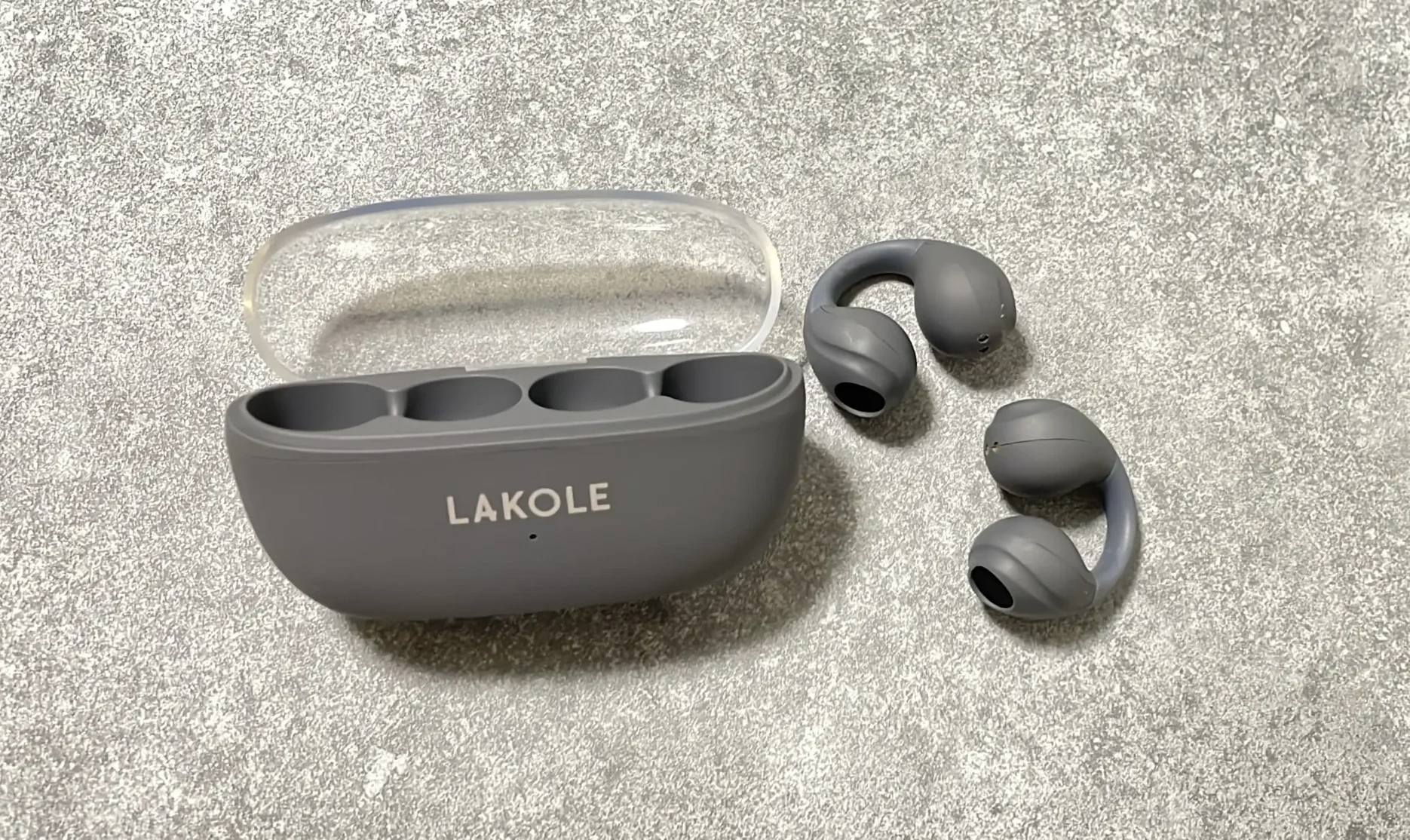 LAKOLEの耳をふさがないイヤフォン